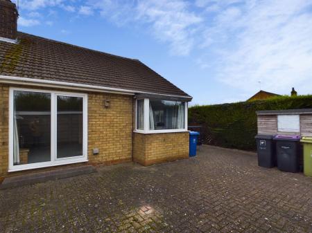 2 bedroom Semi-detached bungalow for sale in Honeyholes Lane, Dunholme, LN2