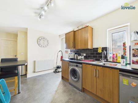 2 bedroom Flat for sale in Monks Road, Lincoln, LN2