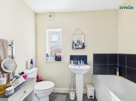 2 bedroom Flat for sale in Monks Road, Lincoln, LN2