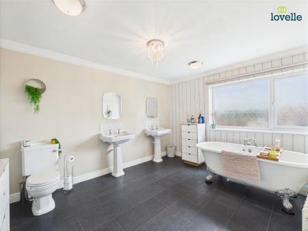 4 bedroom Detached house for sale in Westfield Drive, North Greetwell, LN2