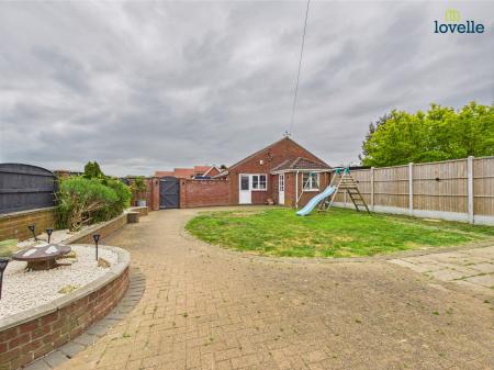 4 bedroom Detached house for sale in Westfield Drive, North Greetwell, LN2