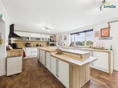 4 bedroom Detached house for sale in Westfield Drive, North Greetwell, LN2