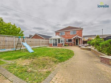 4 bedroom Detached house for sale in Westfield Drive, North Greetwell, LN2