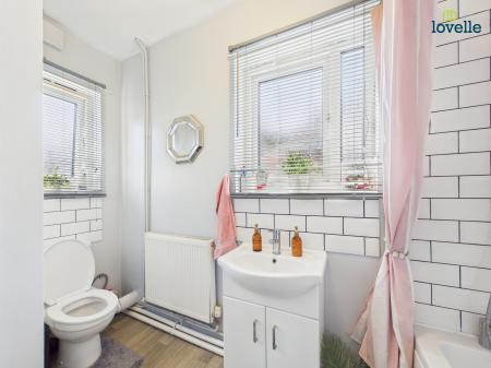 3 bedroom Semi-detached house for sale in Swift Gardens, Lincoln, LN2