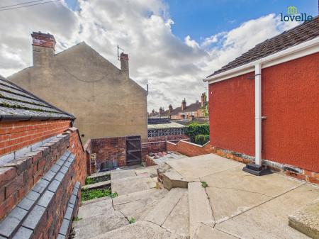 4 bedroom Terraced House for sale in Monks Road, Lincoln, LN2