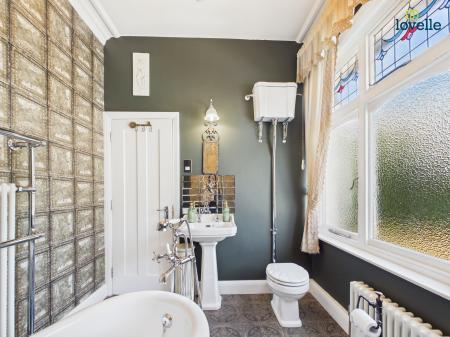 4 bedroom Detached house for sale in 76 Witham Road, Woodhall Spa, LN10