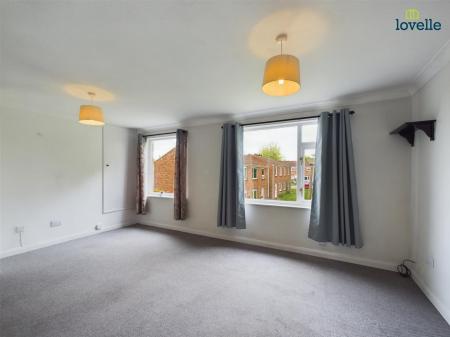 1 bedroom Flat to let in Hawthorn Chase, Lincoln