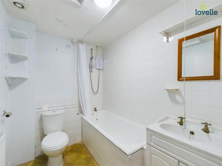 1 bedroom Flat to let in Hawthorn Chase, Lincoln