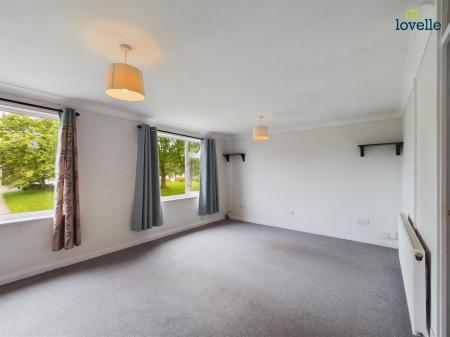 1 bedroom Flat to let in Hawthorn Chase, Lincoln