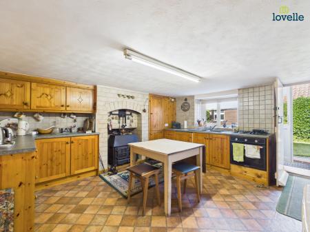 4 bedroom Detached house for sale in High Street, Reepham, LN3