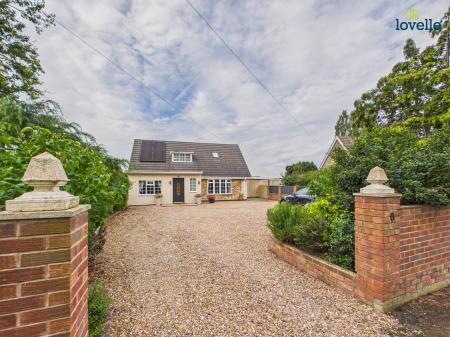 3 bedroom Detached house for sale in 8 Main Street, Torksey, LN1