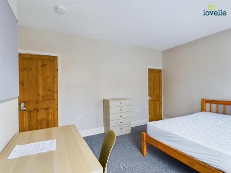4 bedroom Terraced House to let in West Parade, Lincoln