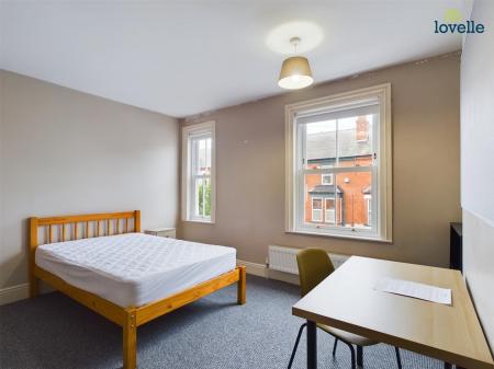 4 bedroom Terraced House to let in West Parade, Lincoln