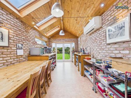 4 bedroom Detached house for sale in Yarborough Crescent, Lincoln, LN1