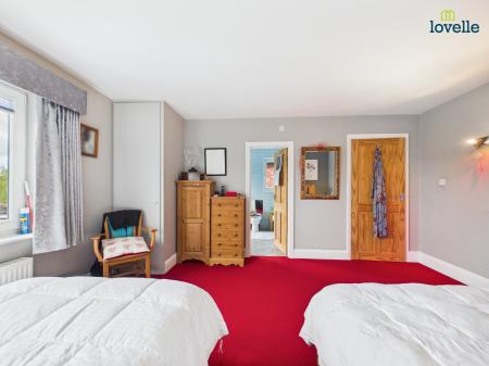 4 bedroom Detached house for sale in Yarborough Crescent, Lincoln, LN1