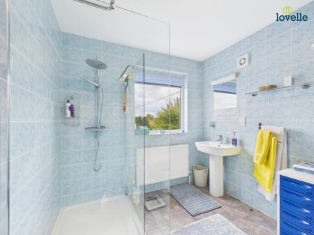 4 bedroom Detached house for sale in Yarborough Crescent, Lincoln, LN1