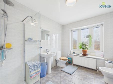 4 bedroom Detached house for sale in Yarborough Crescent, Lincoln, LN1