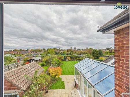 4 bedroom Detached house for sale in Yarborough Crescent, Lincoln, LN1