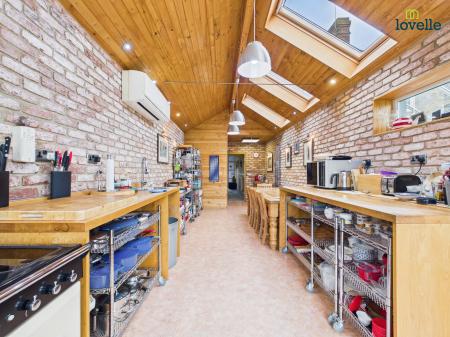 4 bedroom Detached house for sale in Yarborough Crescent, Lincoln, LN1