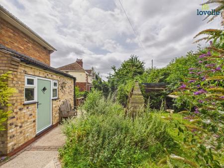 3 bedroom Semi-detached house for sale in Brigg Road, Lincoln, LN2