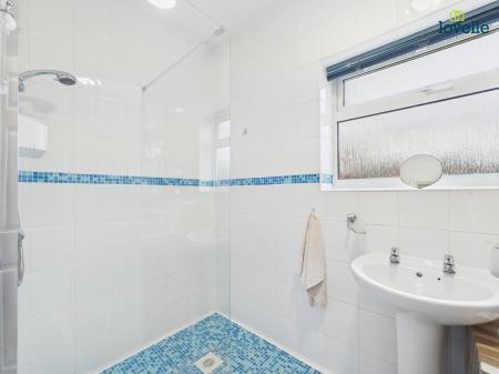 4 bedroom Bungalow for sale in Mill Lane, Saxilby, LN1