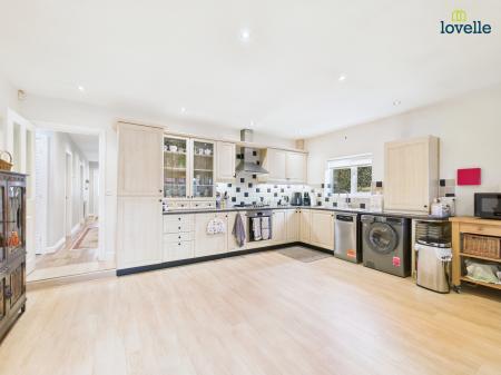 4 bedroom Bungalow for sale in Mill Lane, Saxilby, LN1