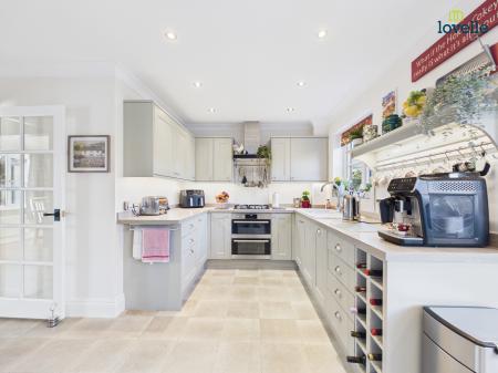 4 bedroom Detached house for sale in Woods End, Dunholme, LN2