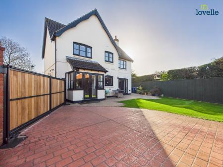 4 bedroom Detached house for sale in Woods End, Dunholme, LN2