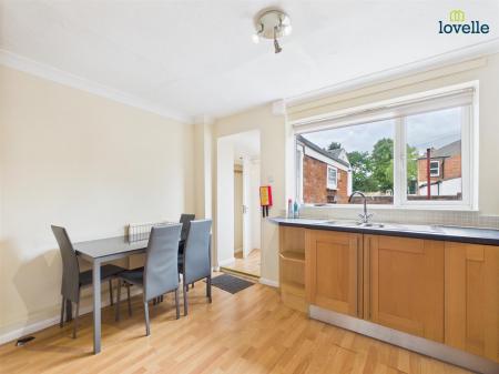 4 bedroom Terraced House to let in Staunton Court, Lincoln
