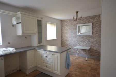 2 bedroom Semi-detached house to let in Buckingham Road, Louth, LN11
