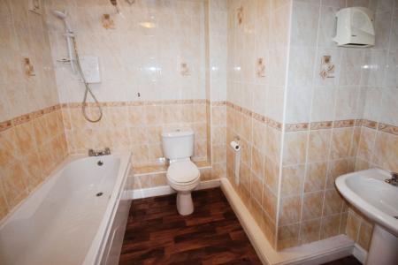 2 bedroom Flat to let in Winston Drive, Skegness, PE25
