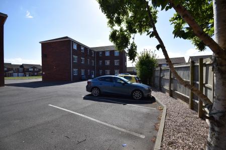2 bedroom Flat to let in Winston Drive, Skegness, PE25