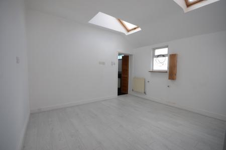 4 bedroom Semi-detached house to let in Victoria Road, Mablethorpe, LN12