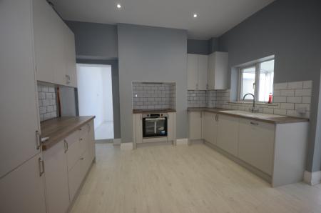 4 bedroom Semi-detached house to let in Victoria Road, Mablethorpe, LN12