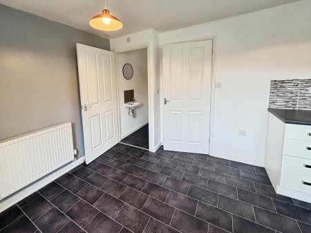 2 bedroom Semi-detached house to let in Hazel Walk, Alford, LN13