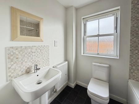 2 bedroom Semi-detached house to let in Hazel Walk, Alford, LN13