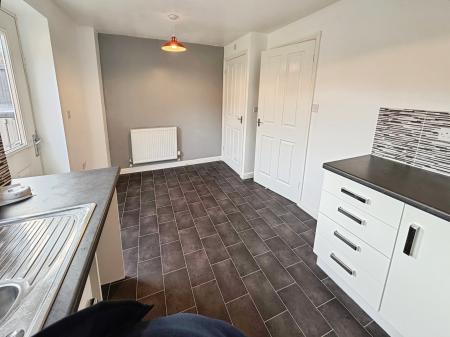 2 bedroom Semi-detached house to let in Hazel Walk, Alford, LN13