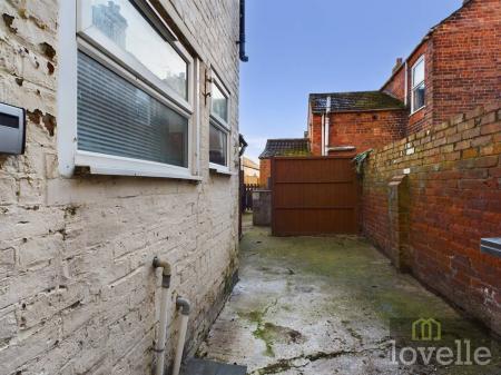 4 bedroom Terraced House for sale in Alford Road, Sutton on Sea, LN12