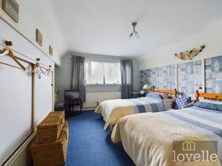 4 bedroom Detached house for sale in Beesby Road, Maltby le Marsh, LN13