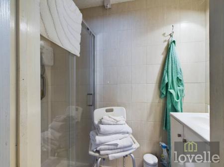 4 bedroom Detached house for sale in Beesby Road, Maltby le Marsh, LN13