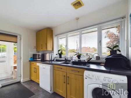 4 bedroom Detached house for sale in Beesby Road, Maltby le Marsh, LN13