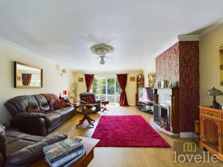 4 bedroom Detached house for sale in Beesby Road, Maltby le Marsh, LN13