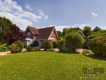 4 bedroom Detached house for sale in Beesby Road, Maltby le Marsh, LN13