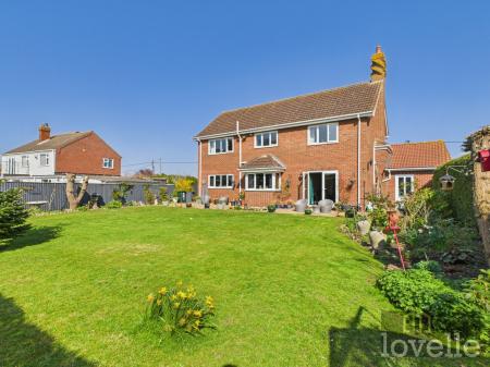 4 bedroom Detached house for sale in Church Lane, Mablethorpe, LN12