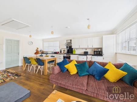 2 bedroom Detached bungalow for sale in Hillside Avenue, Sutton on Sea, LN12