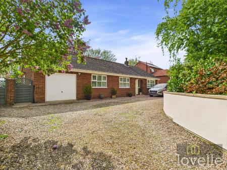 3 bedroom Detached bungalow for sale in School Lane, Aby, LN13