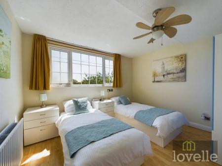 6 bedroom Detached house for sale in Sea Road, Anderby, PE24