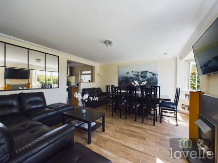 6 bedroom Detached house for sale in Sea Road, Anderby, PE24