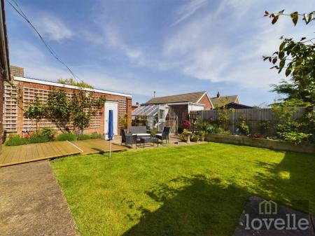 2 bedroom Detached bungalow for sale in Seacroft road, Mablethorpe, LN12