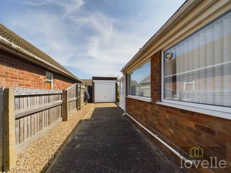 2 bedroom Detached bungalow for sale in Seacroft road, Mablethorpe, LN12